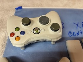 (3) Microsoft Xbox 360 Wireless Controllers White Untested