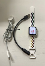 Apple Watch SE (2nd Gen) GPS 40mm Silver Aluminium, White Silicone Band