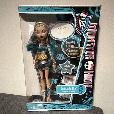 Monster High Nefera de Nile 11 in Fashion Doll Articulated Unopened