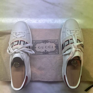 BASKETS BLANCHES À BRIDE LOGO ACE NEUVES pour homme en excellent état taille 8 italiennes, pour 8,5 9 US