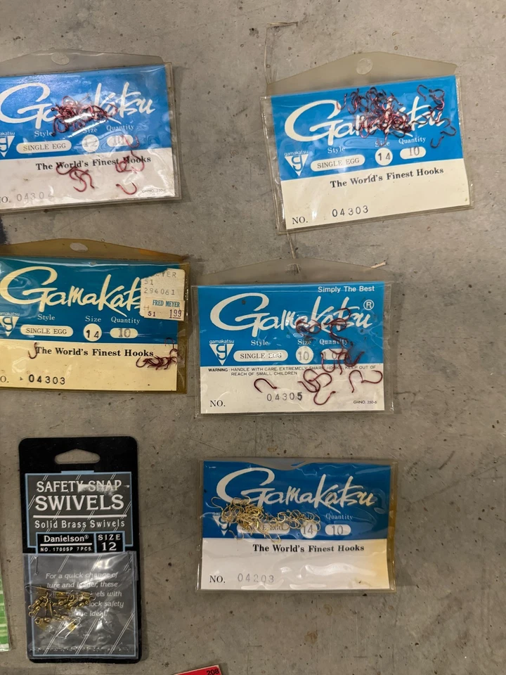 Lot Gamakatsu O'Shaughnessy Hooks 27pc Japan & Worden's Rooster Tail RT210 - image 2 of 4