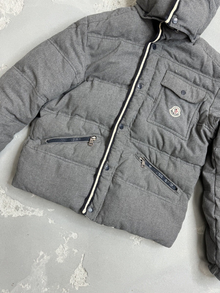 Moncler Branson Classic Mens Down Jackets Grey Short. size 2 Moncler Branson Classic Mens Down Jackets Grey Short. size 2