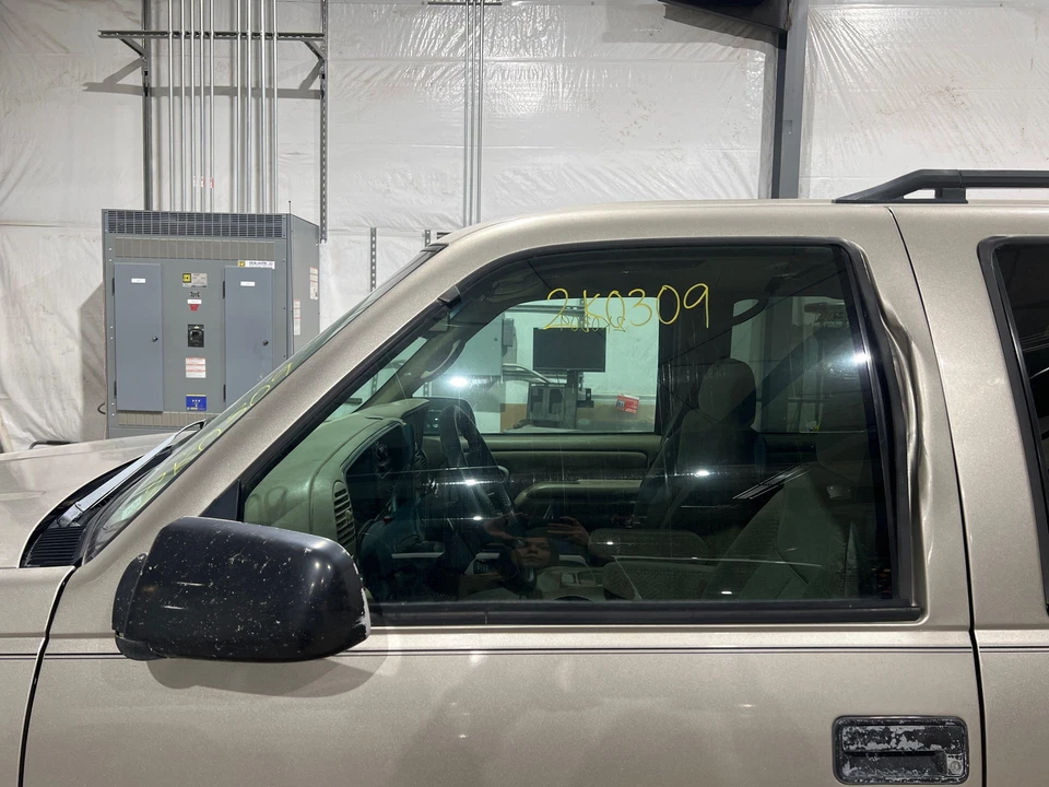 1995 - 1999 Chevy Suburban 2500 Driver LH Left Pewter-11U Power Door Shell Foto 2 de 4