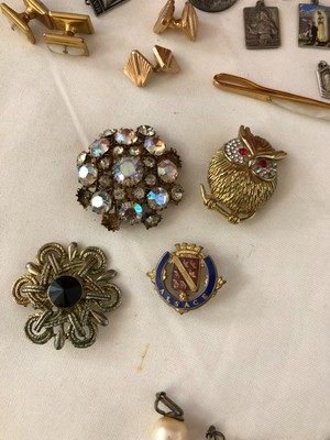 Lot De Bijoux Vintage - Médaille Plaqué Or, Collier Perles, Montre Gousset Argent
