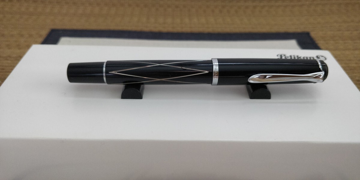 Pelikan - ペリカン万年筆 M215 Lozenge Pelikan M215 Black Lozenge Fountain Pen Discontinued (F or M