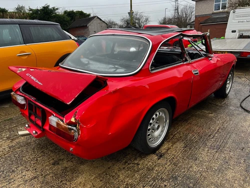 1974 Alfa Romeo GT Junior 1600, accident damaged, selling as a spares package - Picture 2 of 17