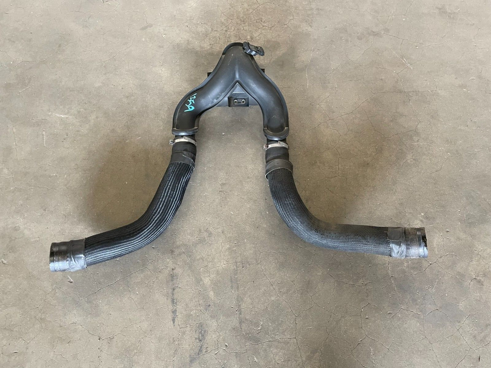 14-17 Maserati Quattroporte S 3.0L Engine Air Intake Inlet Duct Tube 1359 OEM