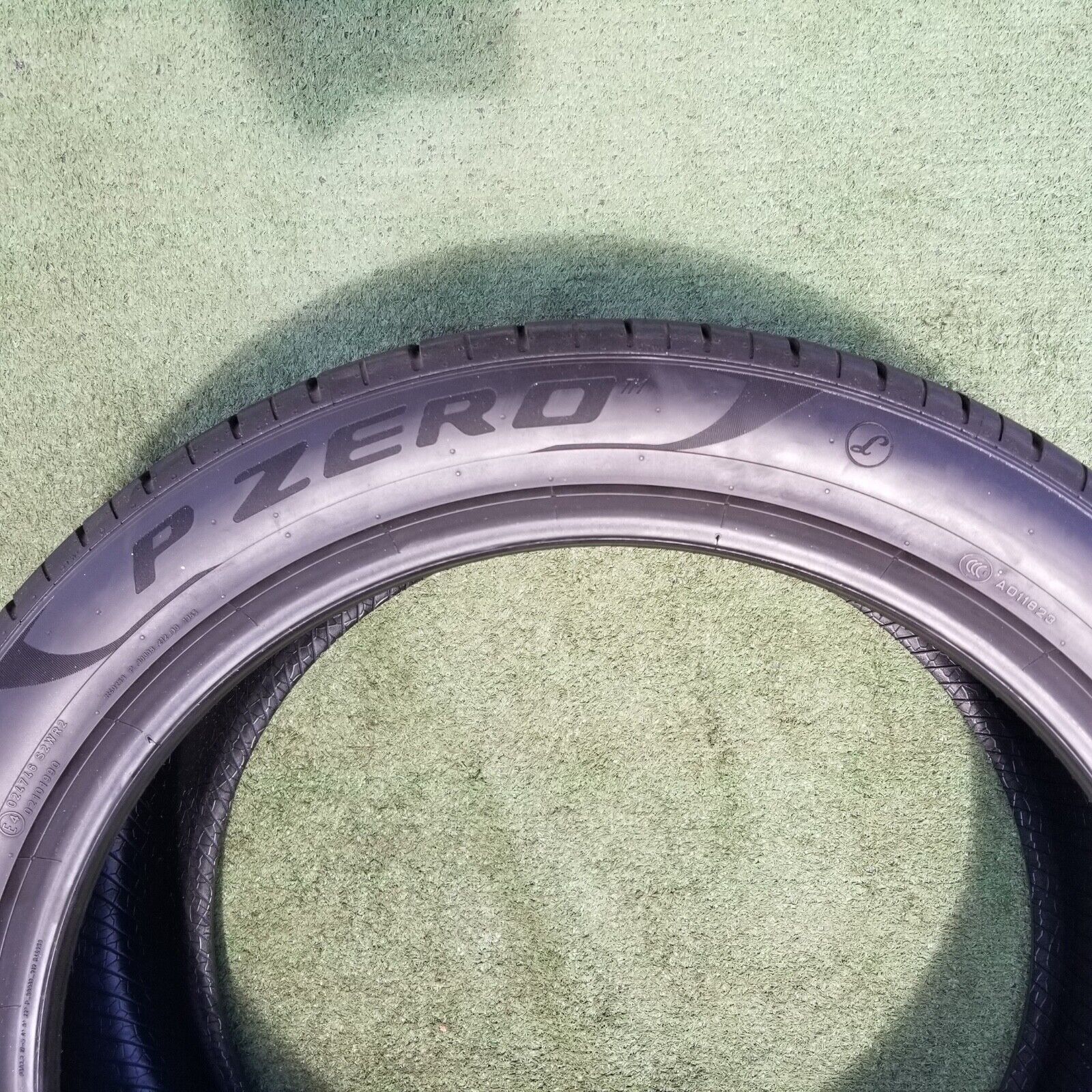 285/40R22 Pirelli P Zero PZ4 Tires 285/40R-22 285/40/22 L Lamborghini Urus 50%