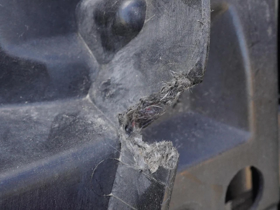 2000 - 2006 Audi Tt Convertible 1.8L Radiator Condenser Fan Electric Motor 4 Cyl Foto 3 de 4