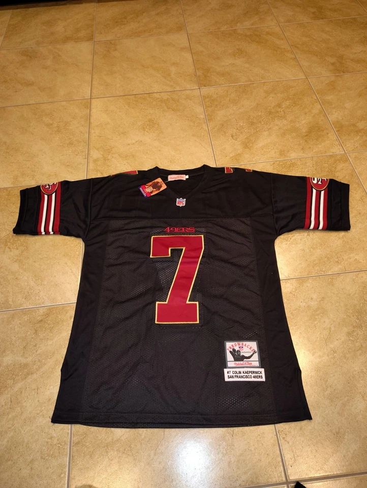 Camiseta firmada por Colin Kaepernick San Francisco 49ers Mitchell&Ness talla 48 nueva con etiquetas Foto 2 de 4