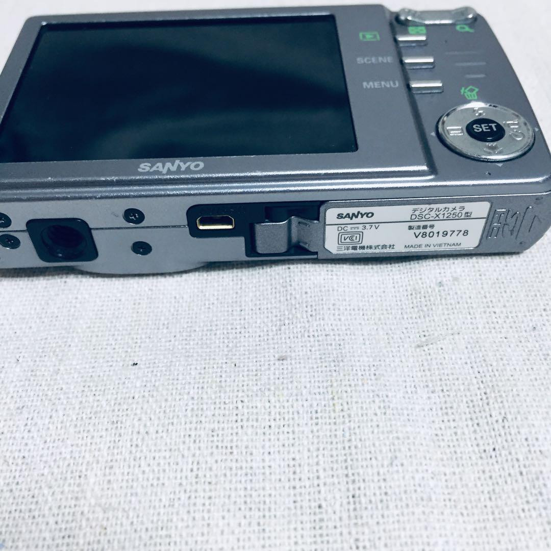 Good condition SANYO DSC-X1250 Old compact digital camera Working