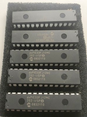 Microchip 3 x dsPIC33FJ12MC202-I/SP und 2 x PIC18F25K20-I/SP