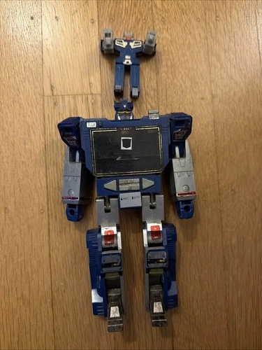 Soundwave 1984 Vintage Hasbro G1 Transformers Action Figure