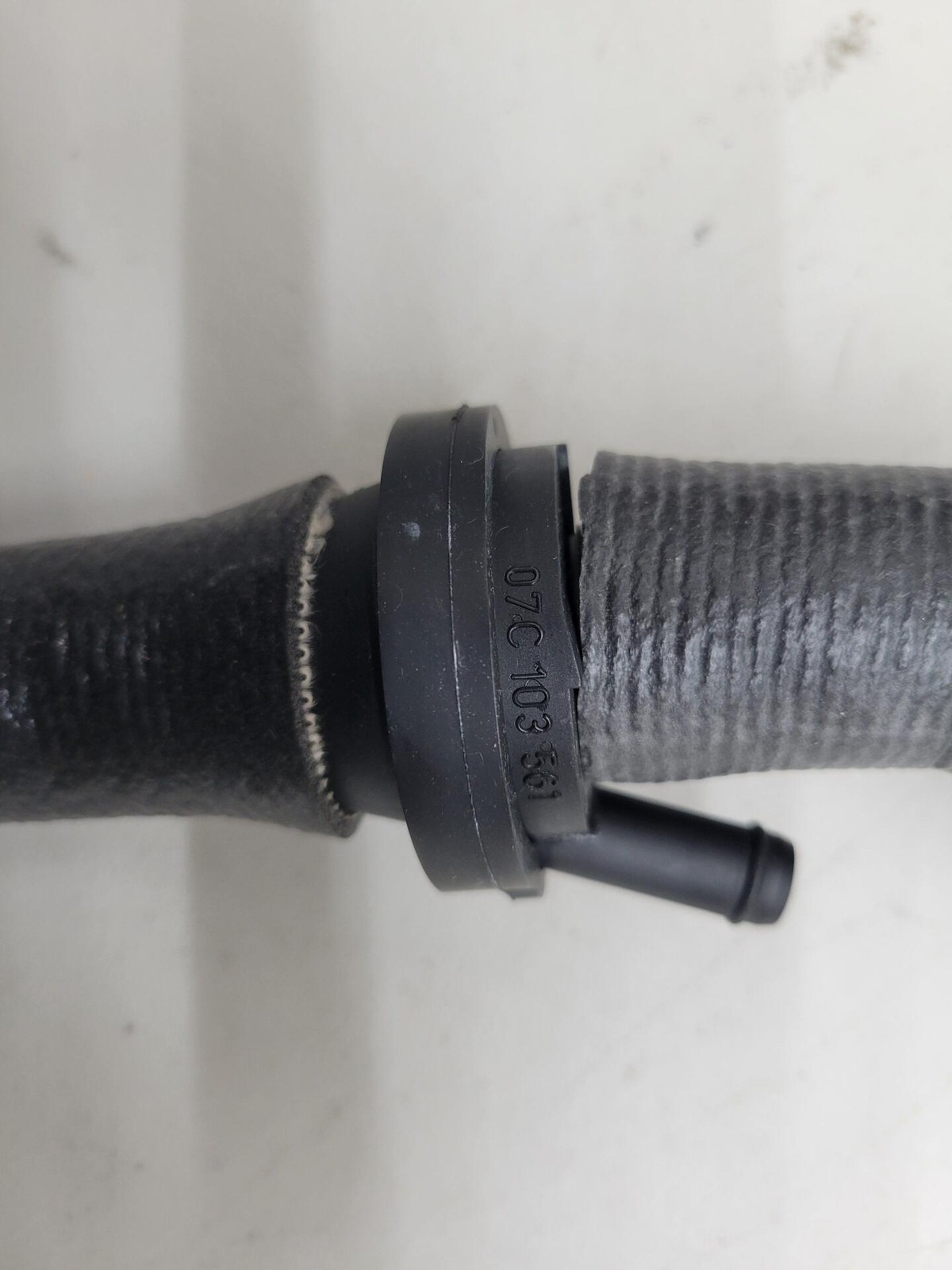 Rolls Royce / Bentley BREATHER LINE 07C103641M