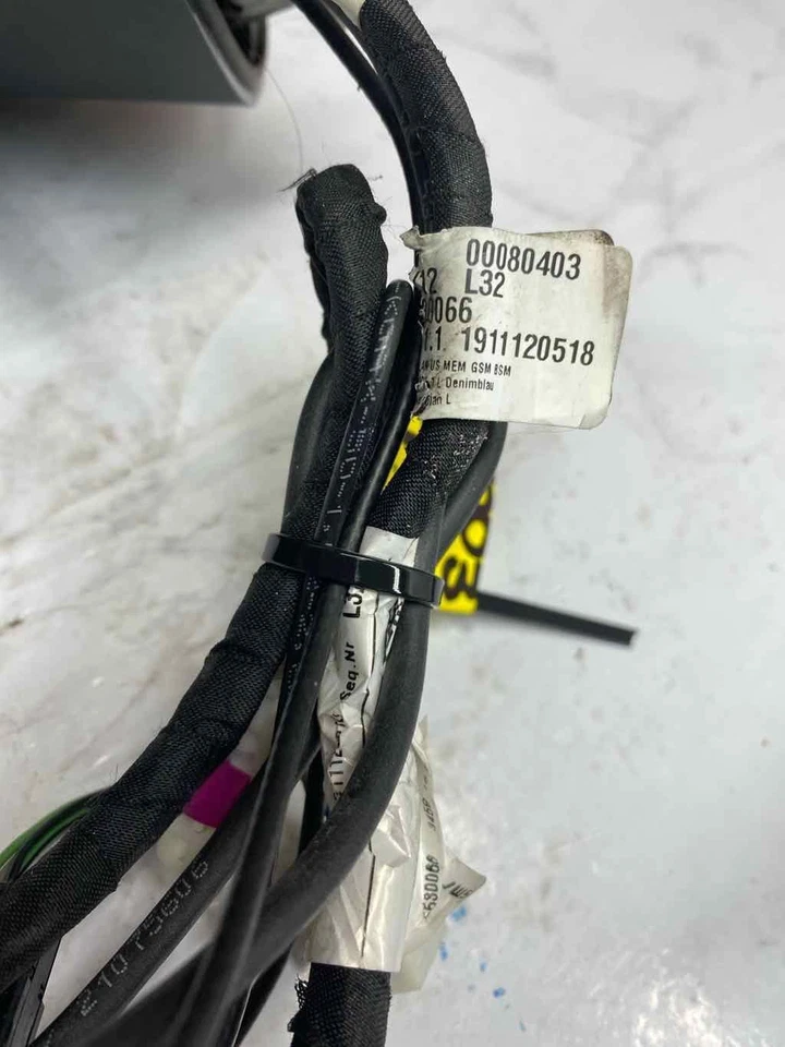 Mercedes CLA250 door mirror 20 22 left blind spot surround blue 667 998117500 - Изображение 4 из 4