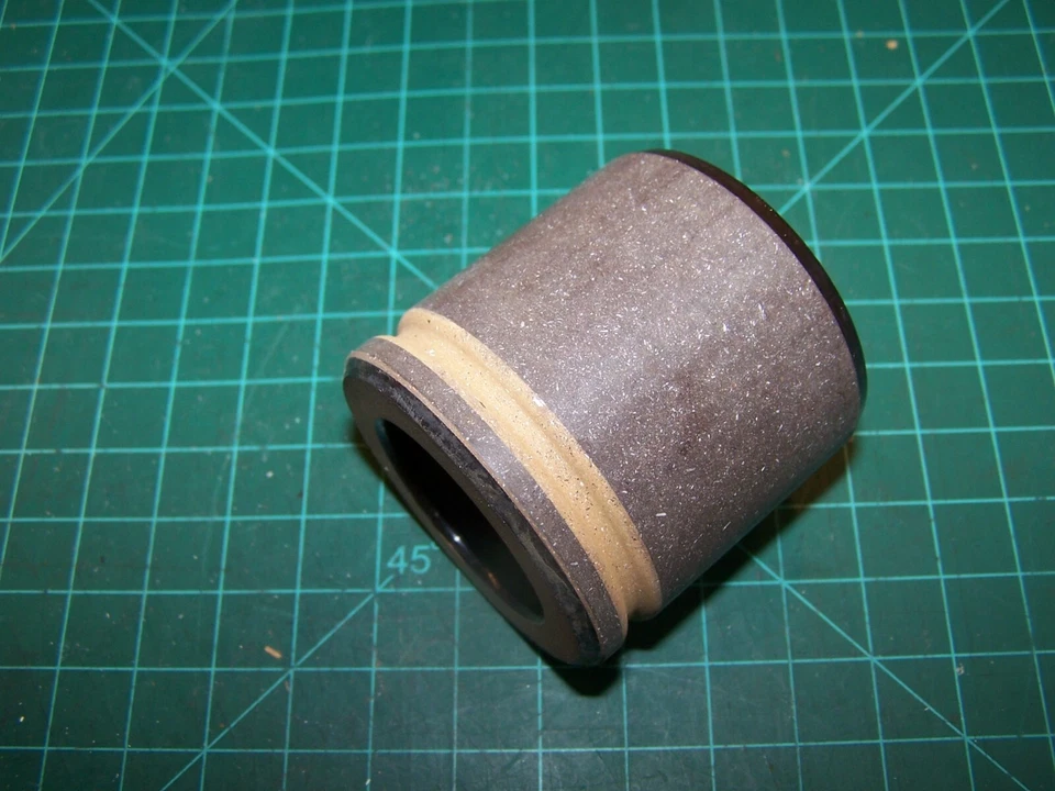 Pistón de pinza de freno delantero Carlson 7543 para Chrysler Executive Limousine 85, 86 Foto 2 de 4