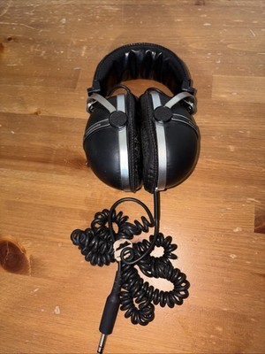 Vintage 1970 s Pioneer SE-305 Closed Ear DJ HIFI Headphones Tested - Nice Pads!