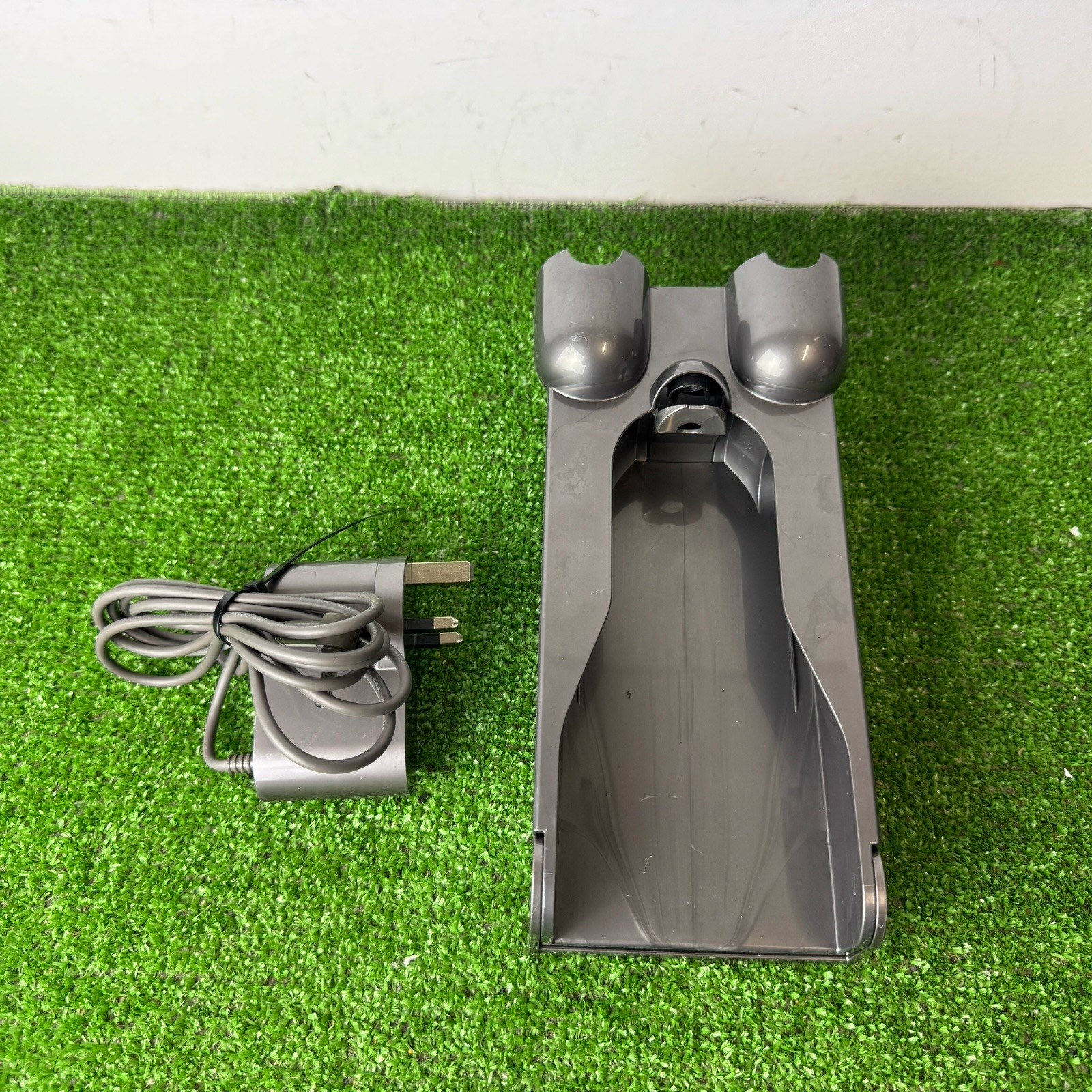Genuine Dyson Charging Dock Station V11  V15  Vacuum Wall Mount Bracket