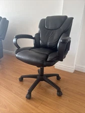 Leather Office Chair with Armrests and Swivel Base Gamer