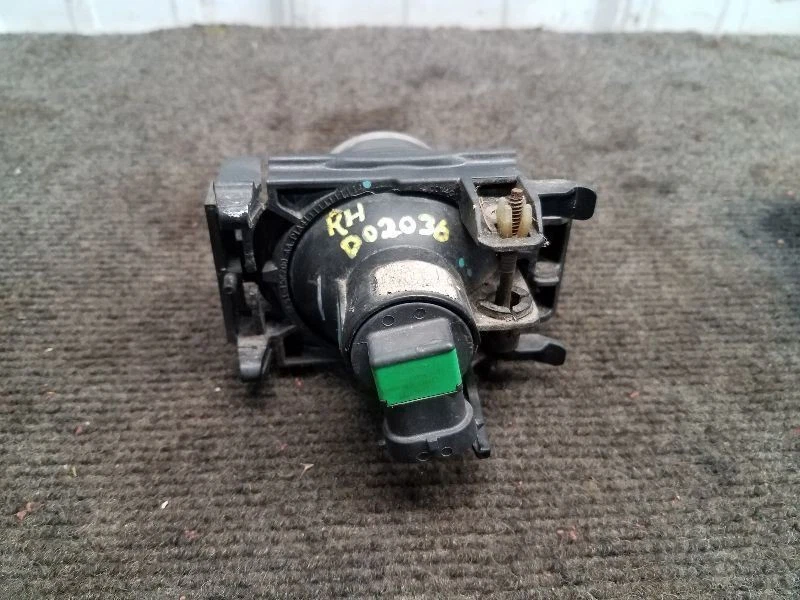 2006-12 Ford Fusion Passenger Right Fog Light W/O Bezel - Image 3 of 4