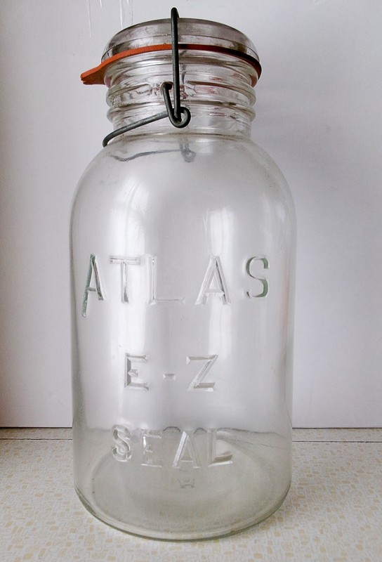 VINTAGE ATLAS E-Z SEAL HALF GALLON CANNING JAR WITH GLASS LID