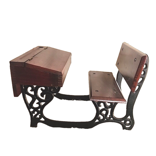 Muebles de muñeca de madera y hierro fundido de escritorio escolar en miniatura L 11,5"" x W 8,5"" x H - Imagen 1 de 6