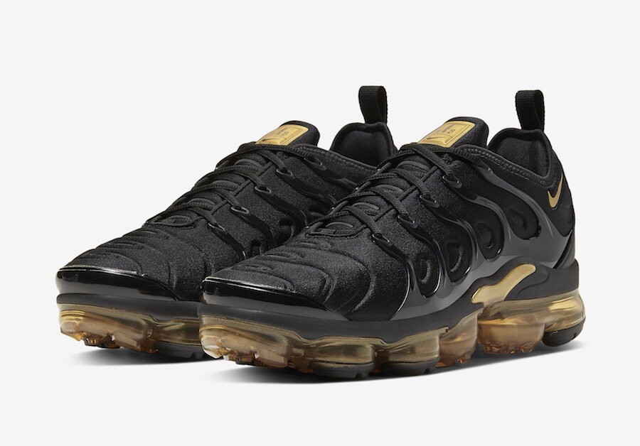 スニーカー Men's Nike Air VaporMax Plus Black/llic Gold Nike Air Vapormax Plus Black Metallic Gold CW7299-001
