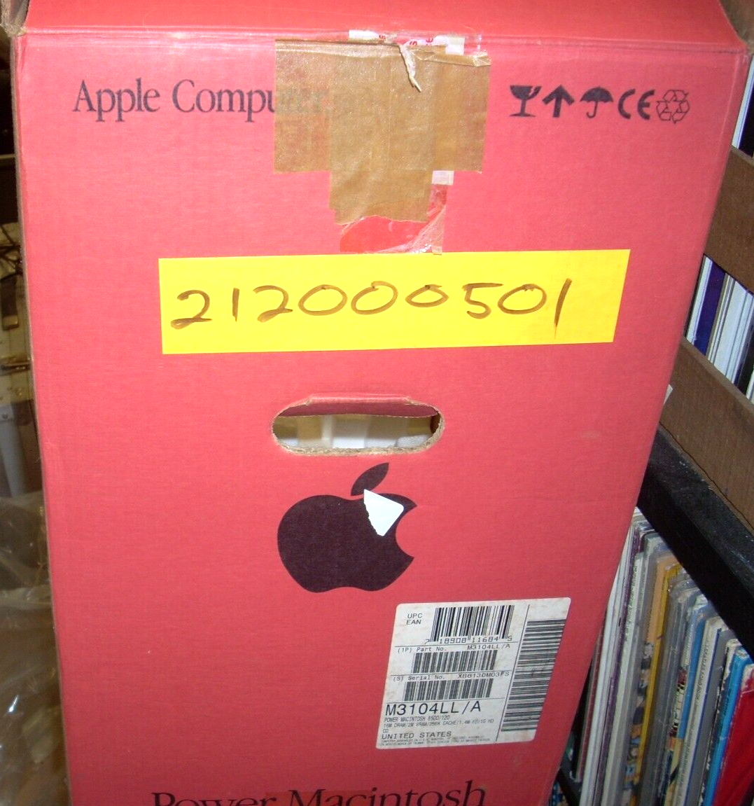 APPLE Power Macintosh 8500/120 computer , mouse , manuals APPLE Power Macintosh 8500/120 computer , mouse , manuals