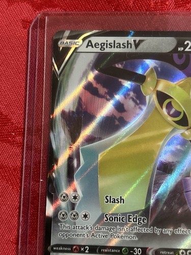 Aegislash V - 126/185 Ultra Rare Vivid Voltage Pokemon TCG NM - Picture 3 of 7