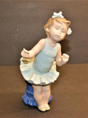 LLADRO Spain SALLIE - LTTLE BALLERINA GIRL Gloss 7 1/2 LLADRO Spain SALLIE - LTTLE BALLERINA GIRL Gloss 7 1/2