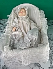 Artmark Crowne Porcelain Doll "Elizabeth" Musical Crib Newborn Baby 1989 Lace
