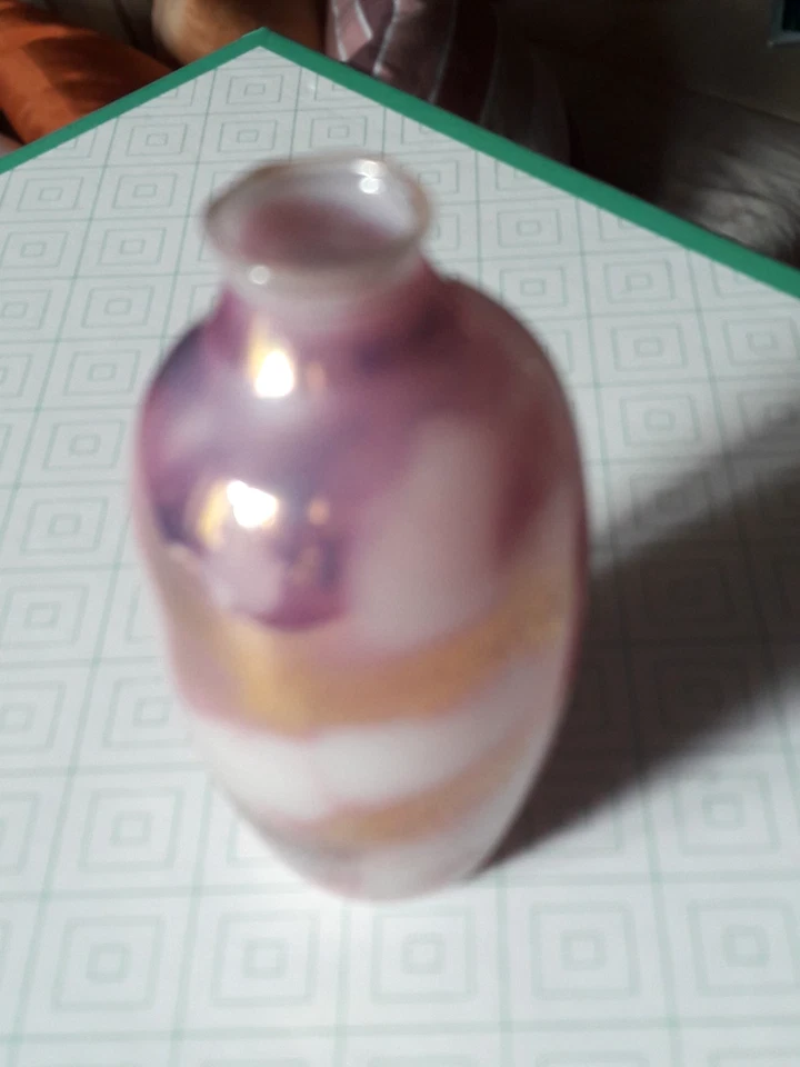 Mundgeblasene Vase, mini, 6 cm hoch, 3 cm breit, Urnenform, weiß,  retro - Bild 2 von 4