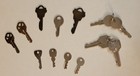 13 VINTAGE BRASS / METAL MISC. KEYS INCL. 2 PAIRS HOUSE SUITCASE PADLOCK WESLOCK — photo 7