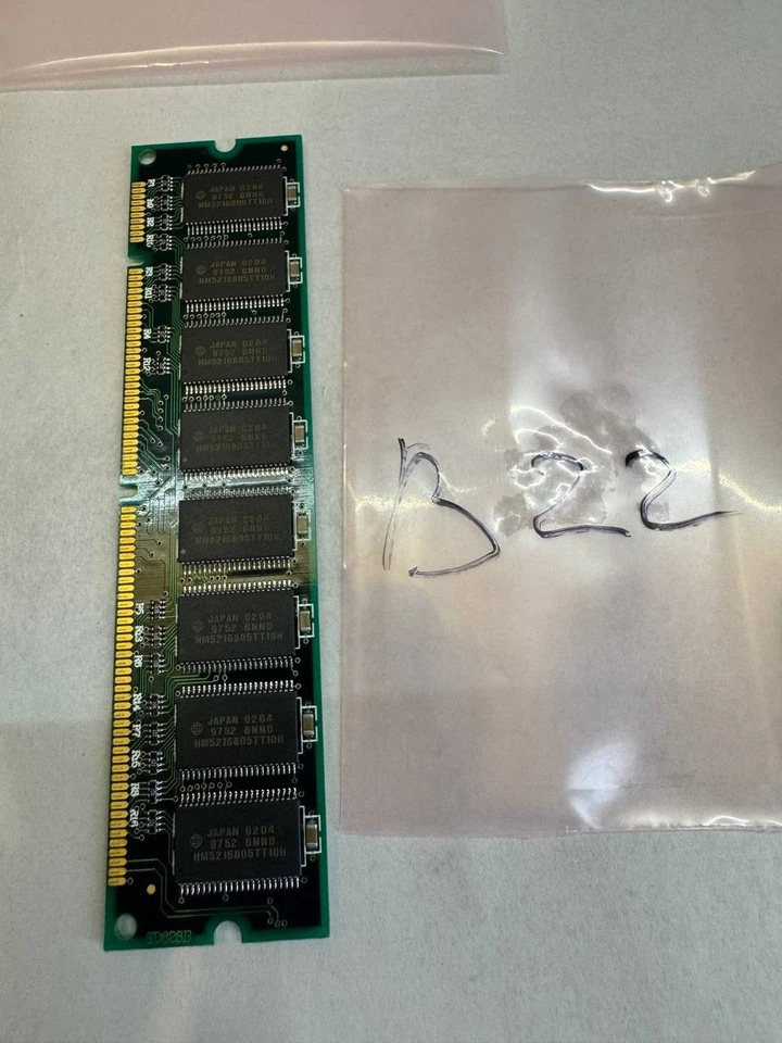 Vintage Memory Lot – 2× Micron MT8D432M-6X + 1× Hitachi HM5216805TT10H - Image 3 of 4