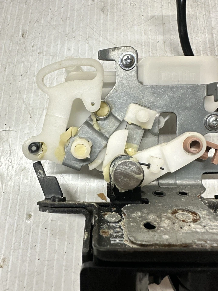 MAZDA 5 2006-2010 escotilla trasera bloqueo pestillo maletero actuador de liberación fabricante de equipos originales usado T22 Foto 2 de 4