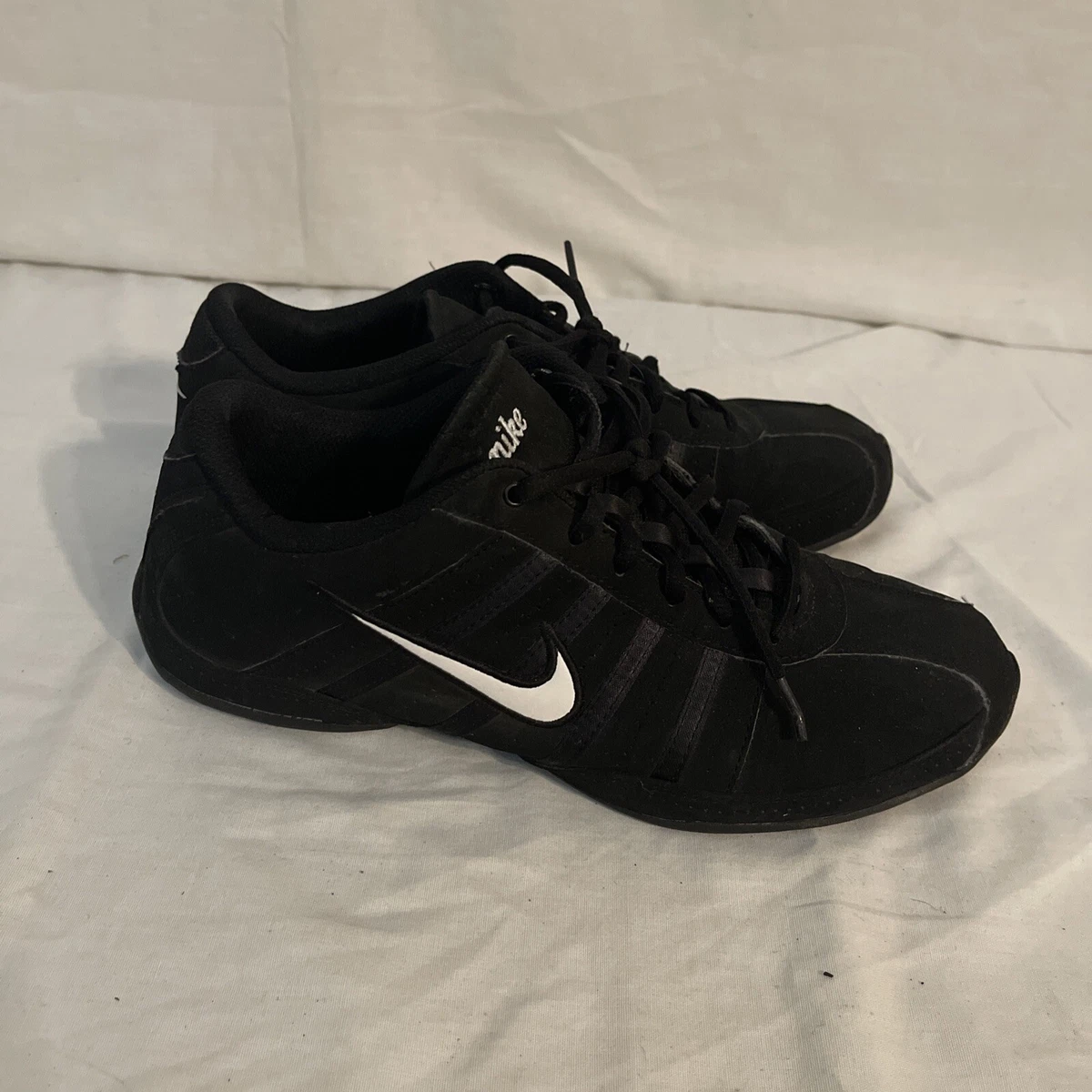 Nike Better World Men s Sneakers Tennis Shoes Size 10 black nike