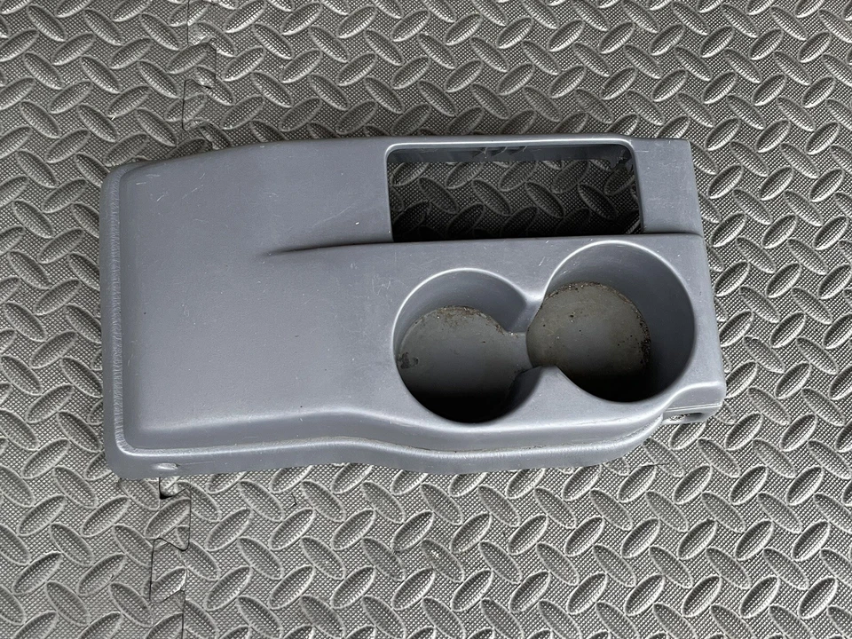 1998 - 2004 年丰田塔科马 AT 中心地板控制台变速器挡板杯架原始设备制造商 — 第 2/4 张图片