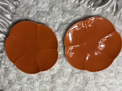 Crate & Barrel PETAL Dinner Plates 2 B. Eigen Flower Shaped Orange Diner 11.5x8