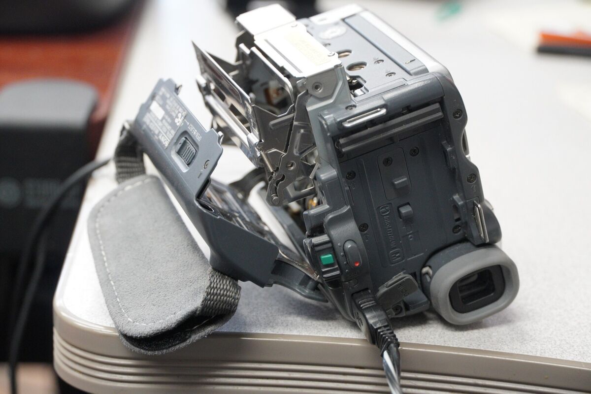 Sony Handycam DCR-TRV33 Mini DV Camcorder withe extra Sony Sony Handycam DCR-TRV33 Mini DV Camcorder withe extra Sony