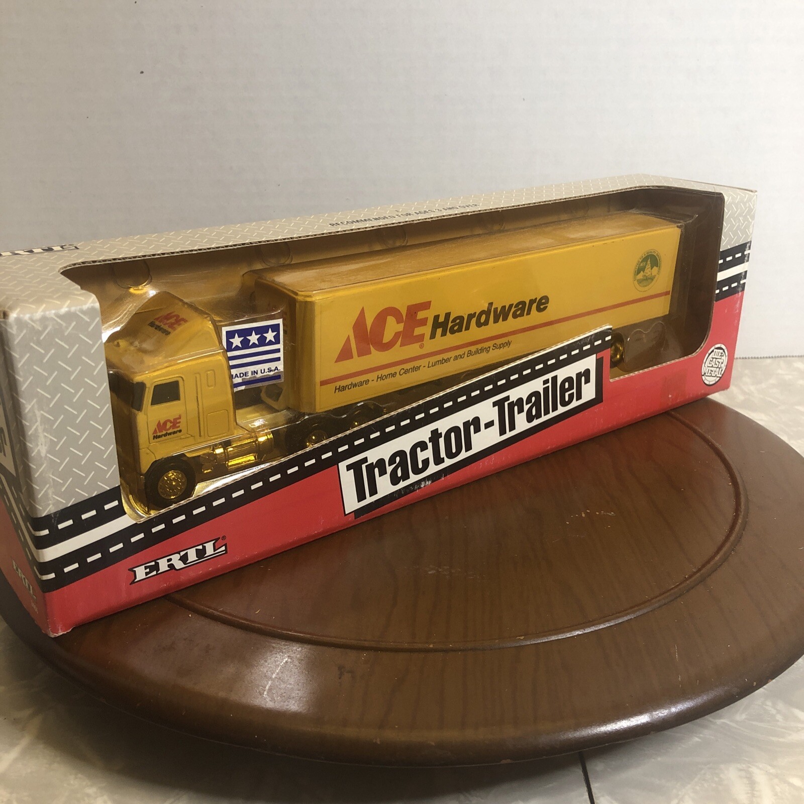 NOS ERTL TRACTOR TRAILER ACE HARDWARE 1993 USA MADE 164 SCALE IN BOX