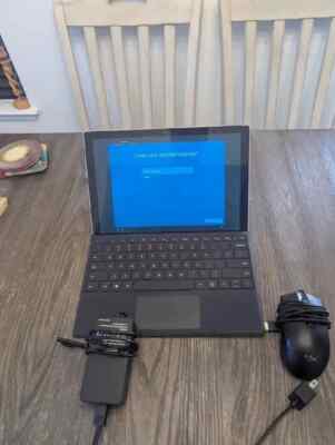 MS Surface Pro 7 12.3'' 128GB/Intel i5/8gb Ram - Comes with charger and a mouse