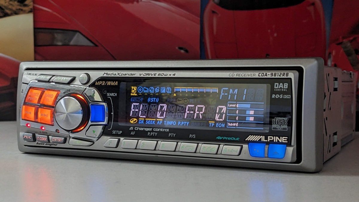 ALPINE CDA-9812RB Car CD MP3 Receiver V-Drive 4 X 60 WATT 4v