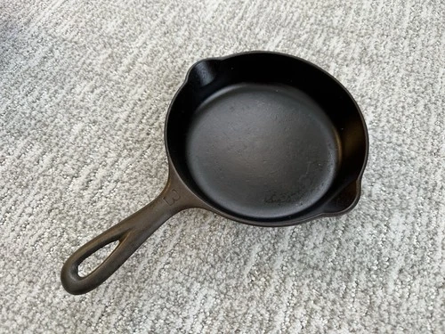 Griswold No. 3 Prewar Cast Iron Skillet Frying Pan, Seasoned, 1930s 1940s