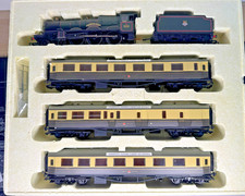 Hornby OO R2024 Western Region Express Passenger Train Pack Loco &Coaches Tested