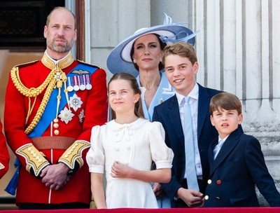 WALES FAMILY ON BALCONY @ TROOPING THE COLOUR 2026 FRIDGE MAGNET 4.75'' X 3.5''