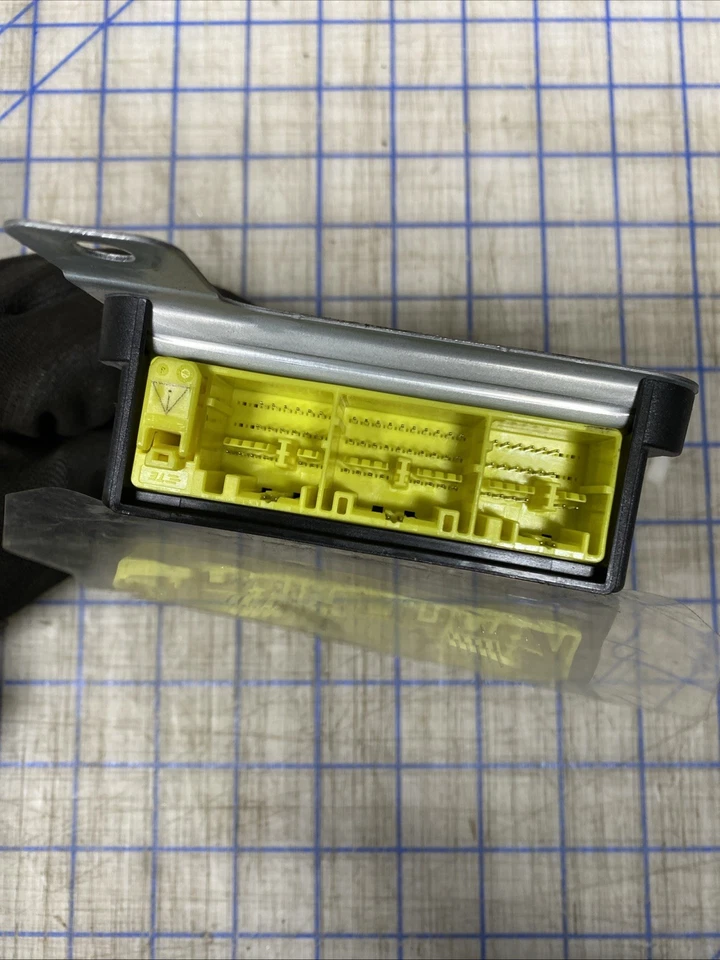 ДИАГНОСТИЧЕСКИЙ КОМПЬЮТЕРНЫЙ МОДУЛЬ СДЕРЖИВАНИЯ Subaru Legacy 2017 OEM 98221AL06A - Изображение 2 из 3