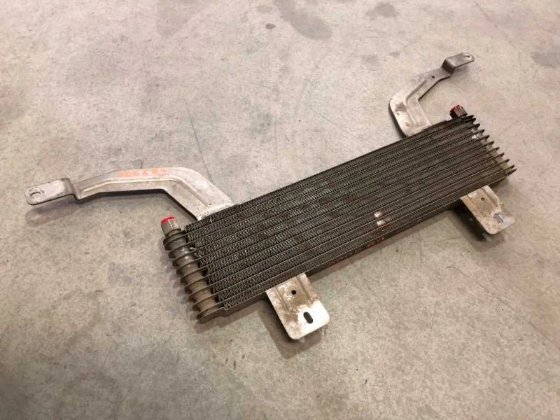 00 Enfriador de aceite de transmisión Ford F450 Super Duty 7,3 L 4x2 usado 4R100 Foto 2 de 4