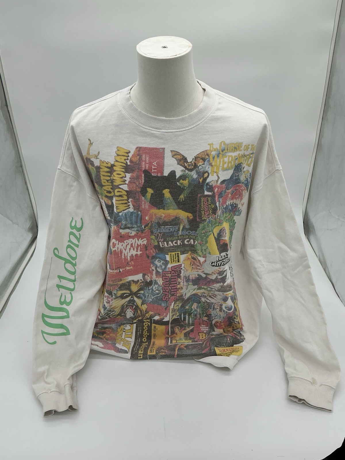 WellDone Heavy M Sweatshirt with Horror Movie Graphics-image
