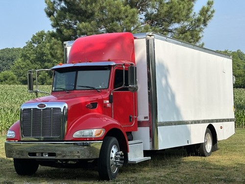 2013 Peterbuilt 337 22' Custom Truck Paccarr Diesel Awesome