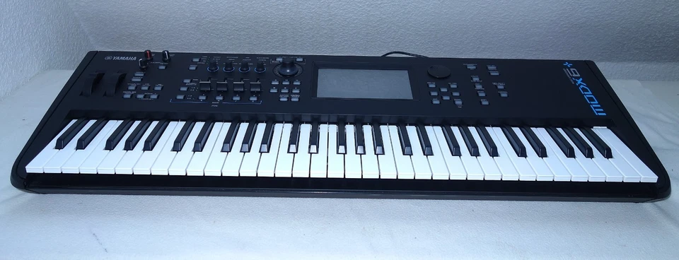 Yamaha MODX6+ Synthesizer Keyboard Workstation, OVP, neuwertig Kauf 03/2025 - Bild 2 von 4